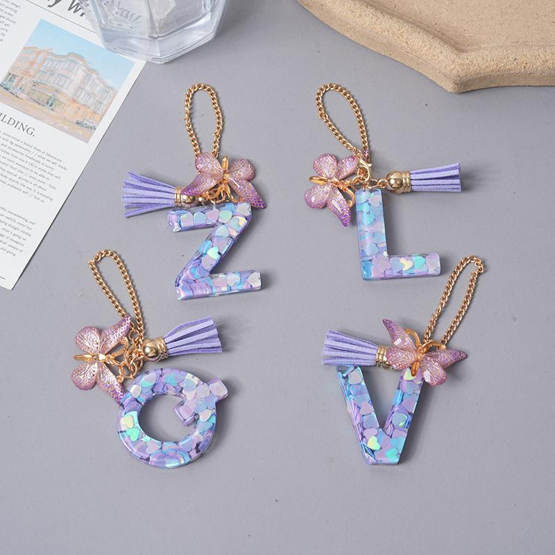 Подвески с буквами AZ Фиолетовая бабочка Кисточка Инициал Брелок Сумка Подвеска Персонализированные Подвески Цепочка для стакана с водой Аксессуары