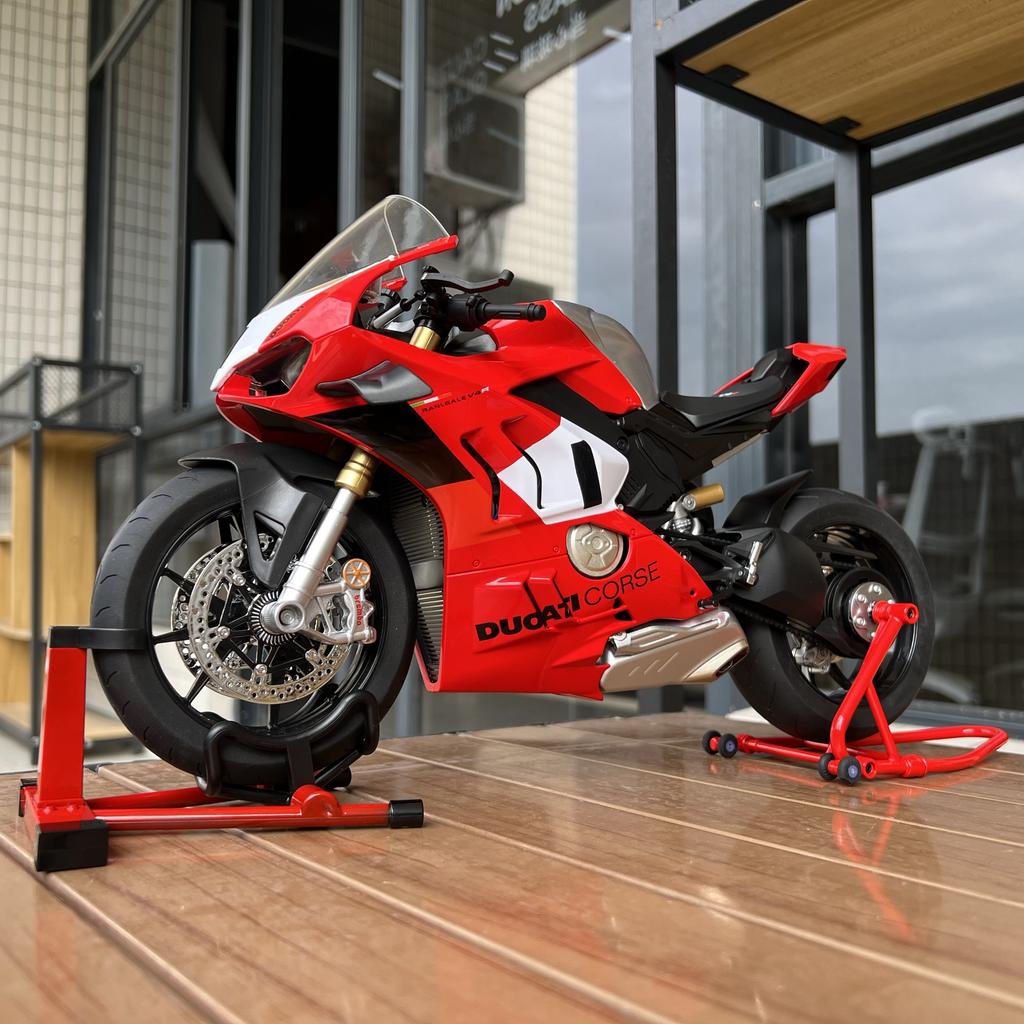 Spray 1/6 Ducati V4S Racing Motorcycle Alloy Diecast Model Car Trendy Indoor Furniture Toys Ornaments Collection Hobbies Holiday