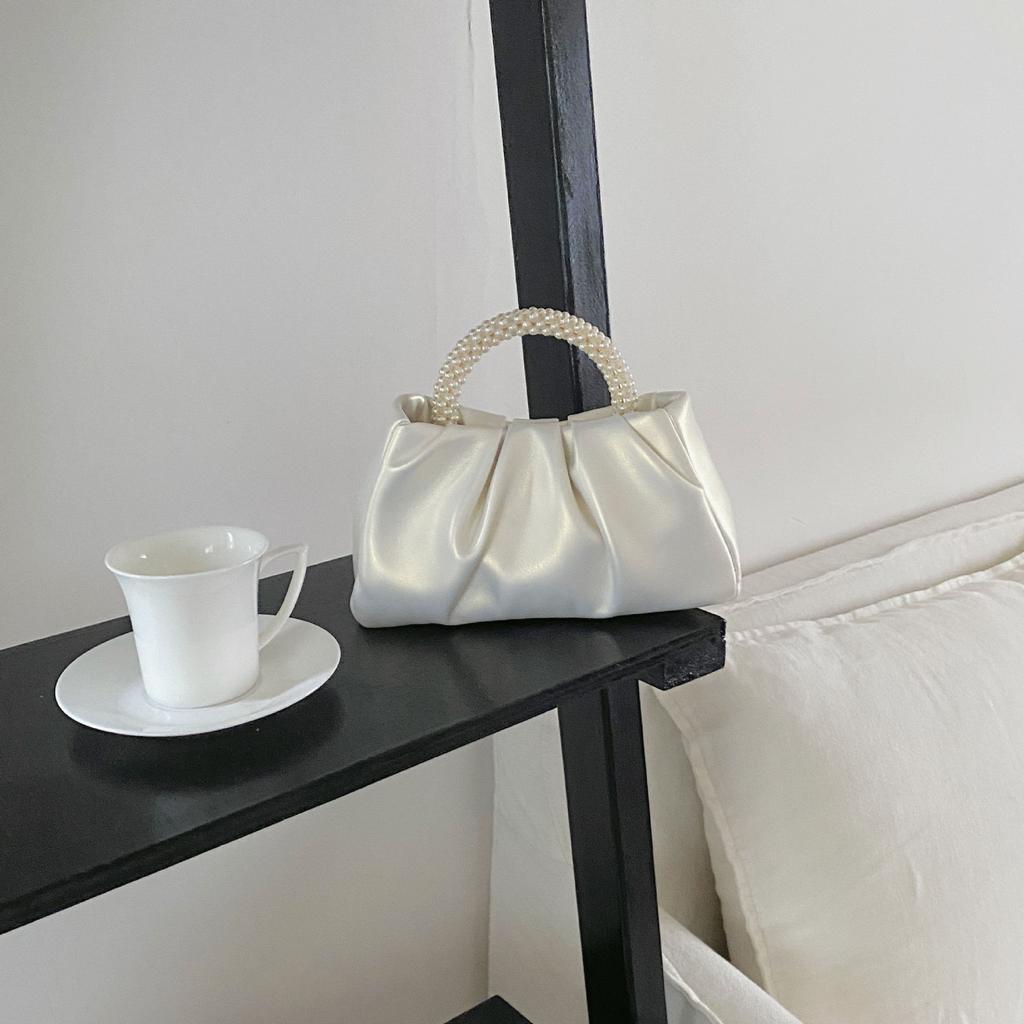 Сумка Pearl Wrist Cloud Bag Niche Design Temperament High-end Pearl White Pleated Small Bag Crossbody Bag Women
