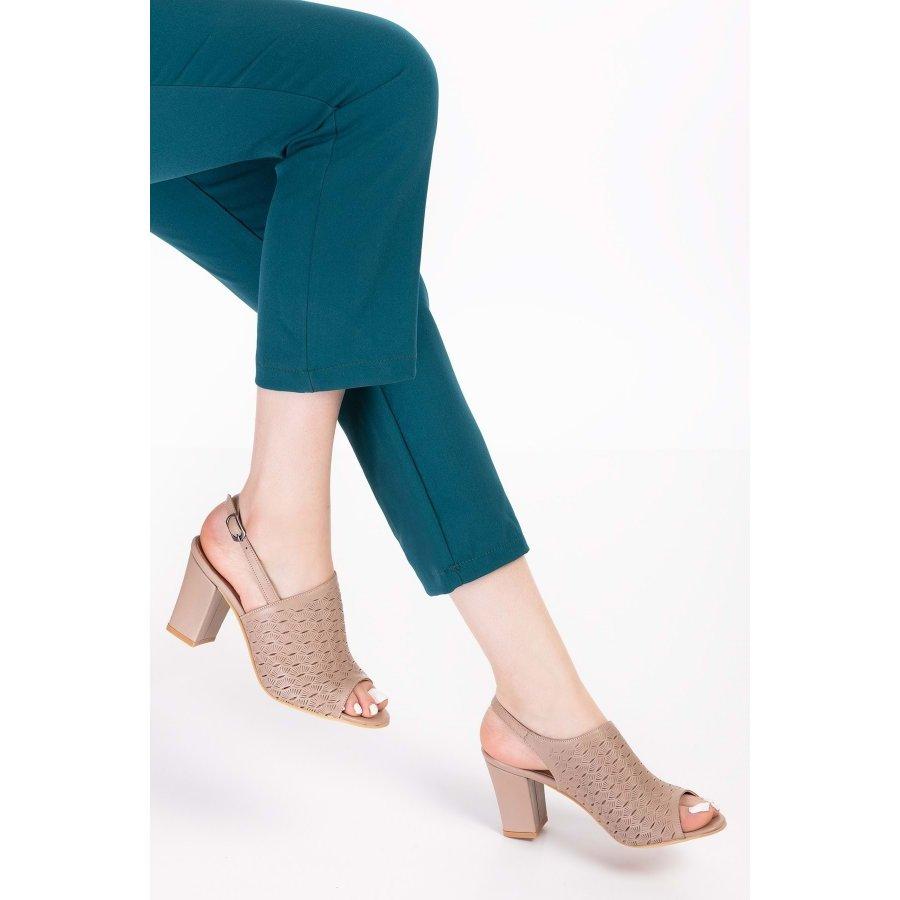 Женские стильные сандалии из натуральной кожи на среднем каблуке