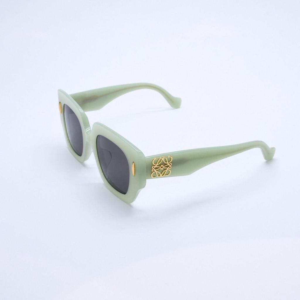 Used Very good condition LOEWE Sunglasses Eyewear LW40129U 95A Size 5022 140 Anagram Logo Pastel Green Used 4a003236