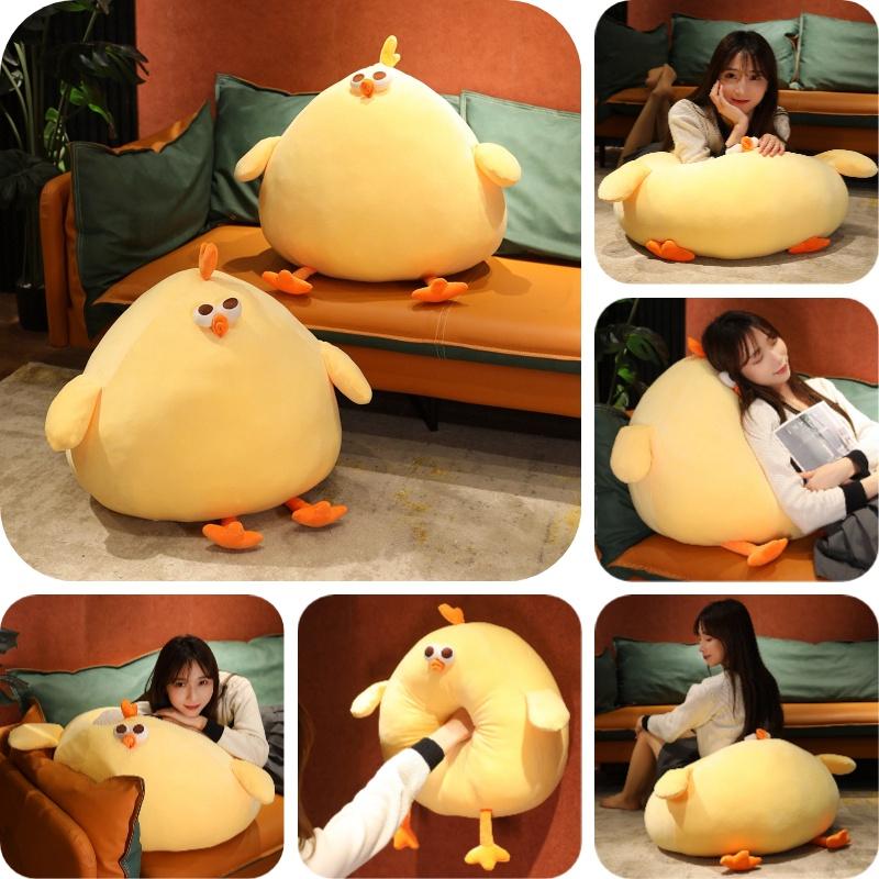 Милая плюшевая игрушка в виде жёлтого цыплёнка для детей и взрослых. Мягкая и приятная на ощупь набивная игрушка.