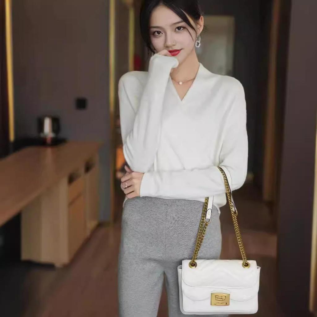 Chic Wool Knit V-Neck Cardigan: Casual, Loose Fit, Slimming, Long Sleeve Sweater for Women (Autumn/Winter)