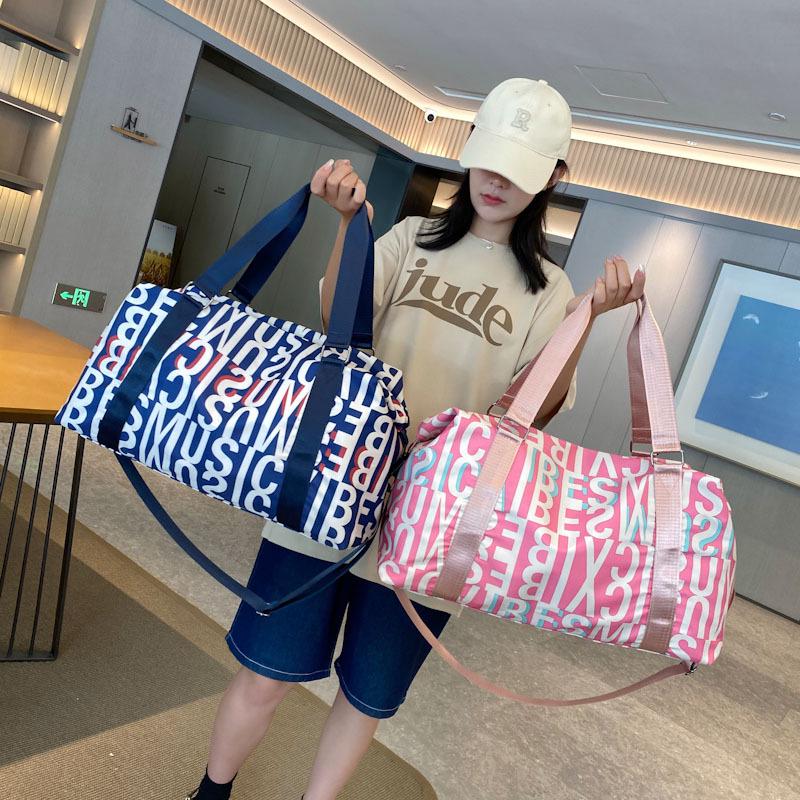 Многофункциональная дорожная сумка для занятий йогой и спортом с отделением для сухого/мокрого белья, большой вместимостью и возможностью транспортировки на тележке.