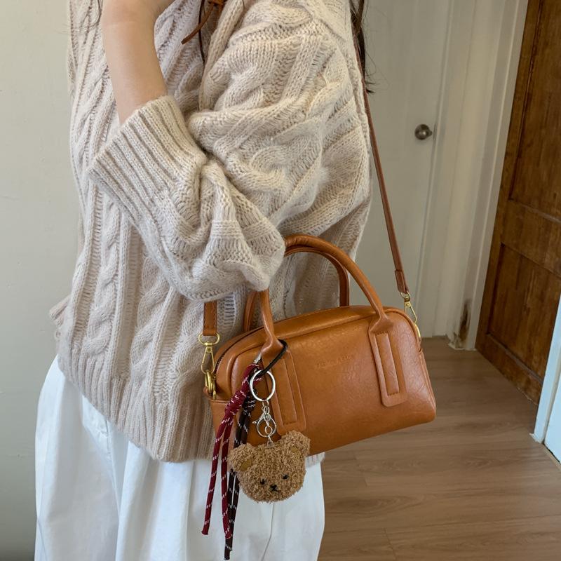 Ретро нишевый дизайн новая простая и изысканная сумочка модная и универсальная 2025 осень женская наплечная сумка-мессенджер