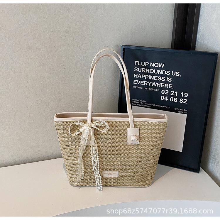 Casual woven straw bag fashionable beach vacation large capacity bag commuting seaside simple and versatile portable tote bag