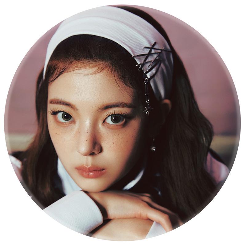 ITZY "ЗОЛОТОЙ" Зеркальный Брелок-Подвеска - Значок Хван Йеджи и Ли Чэрён Мерч