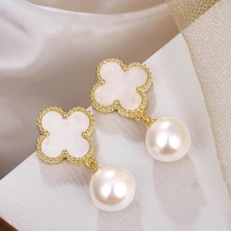 Серьги Lucky с четырехлистным клевером и жемчугом, женские нежные свежие новые серьги, сто и легкие роскошные маленькие ароматные серьги-ветры