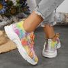 Женские дышащие спортивные туфли больших размеров Flyknit Mesh повседневные одинарные туфли с цветочным принтом цветные спереди шнуровки на плоской подошве 35-43