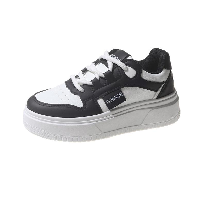 Повседневные спортивные туфли на платформе, маленькие белые туфли для женщин 2024 года, новый нишевый взрыв, модный тренд весны и осени, универсальные черные туфли для доски