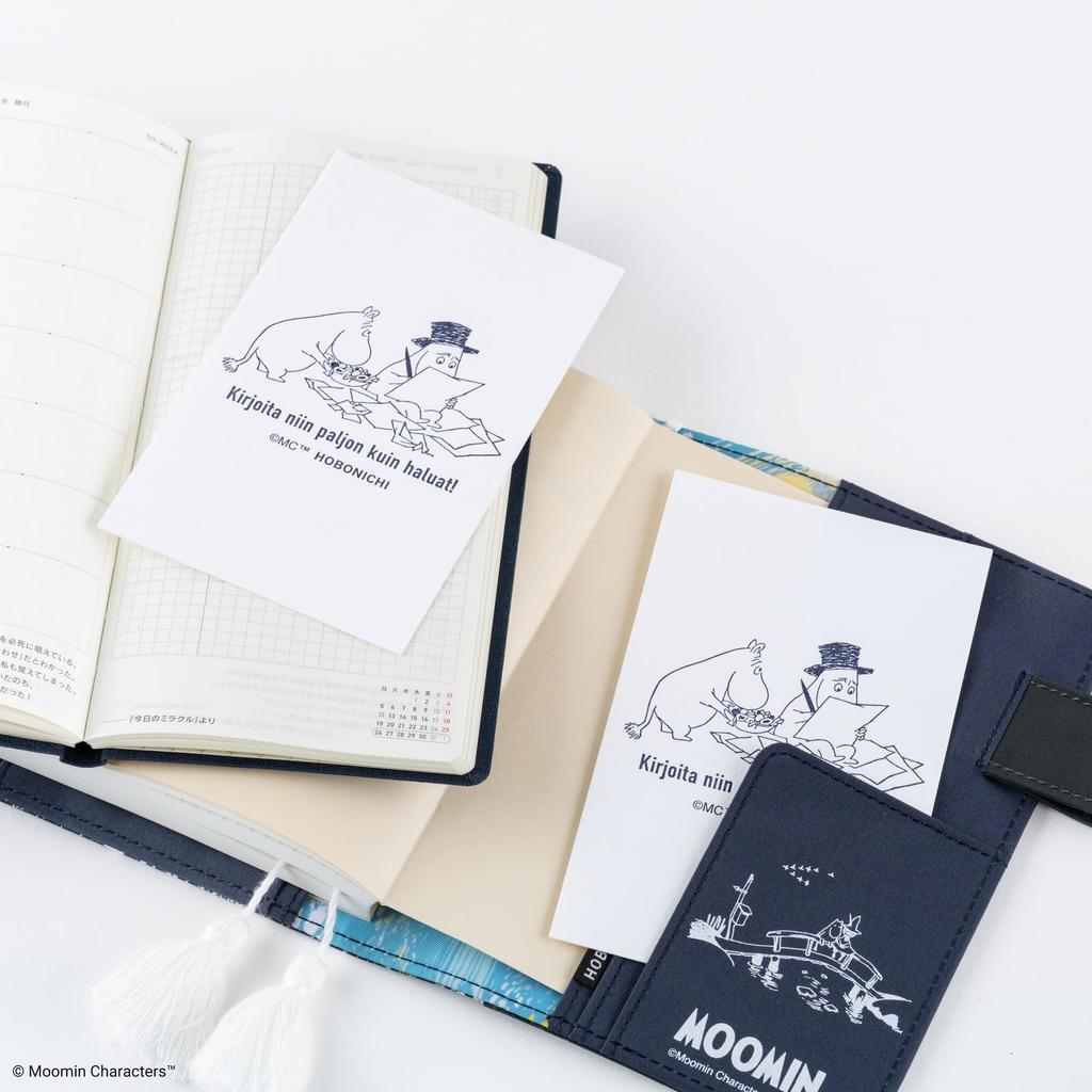 Ежедневник Hobonichi Moomin Techo с аксессуарами для промокательной бумаги.