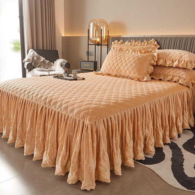 3 предмета Однотонный Светло-бежевый Дружелюбный Многослойный Стеганый Комплект Юбки для Кровати с Высокой Кружевной Отделкой, 1 шт. Юбка для Кровати + 2 шт. Наволочки