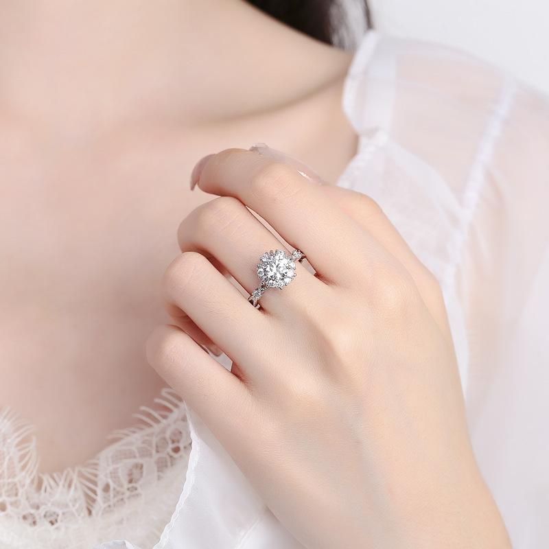 Korean-style trendy hot-selling Ice Queen elegant women's ring, luxurious floral moissanite ring, bestseller