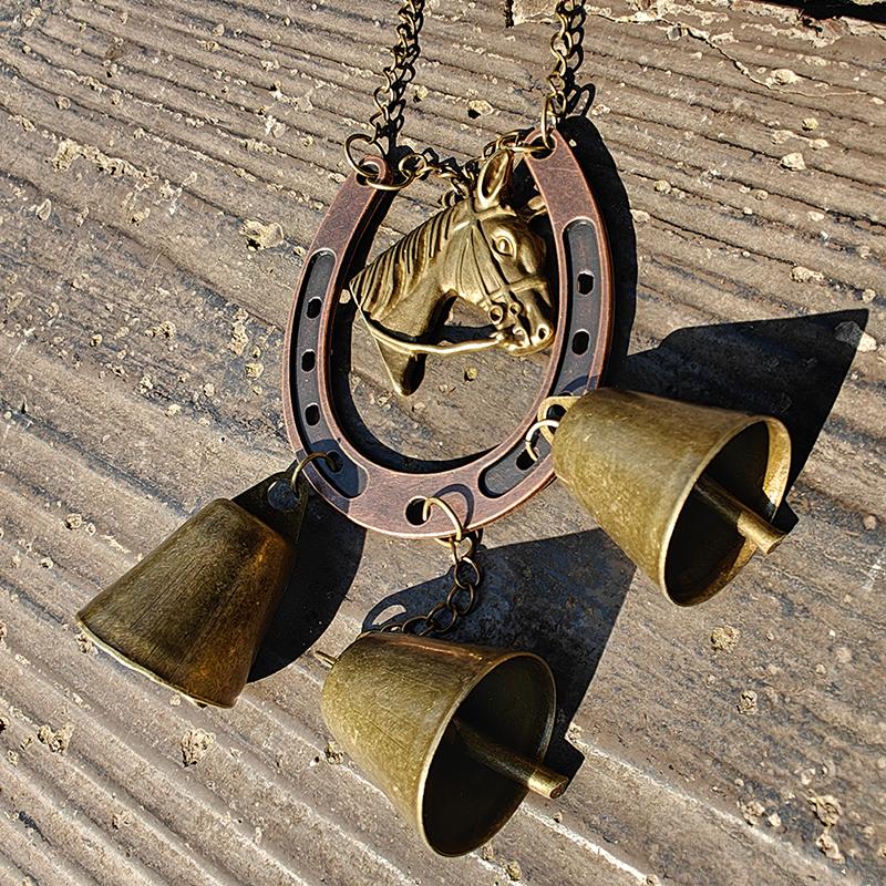Handmade Vintage Metal Wind Chime Metal Horseshoe-Shaped Bell Ornament Home Decorative Hanging Piece for Home and Outdoor Decor