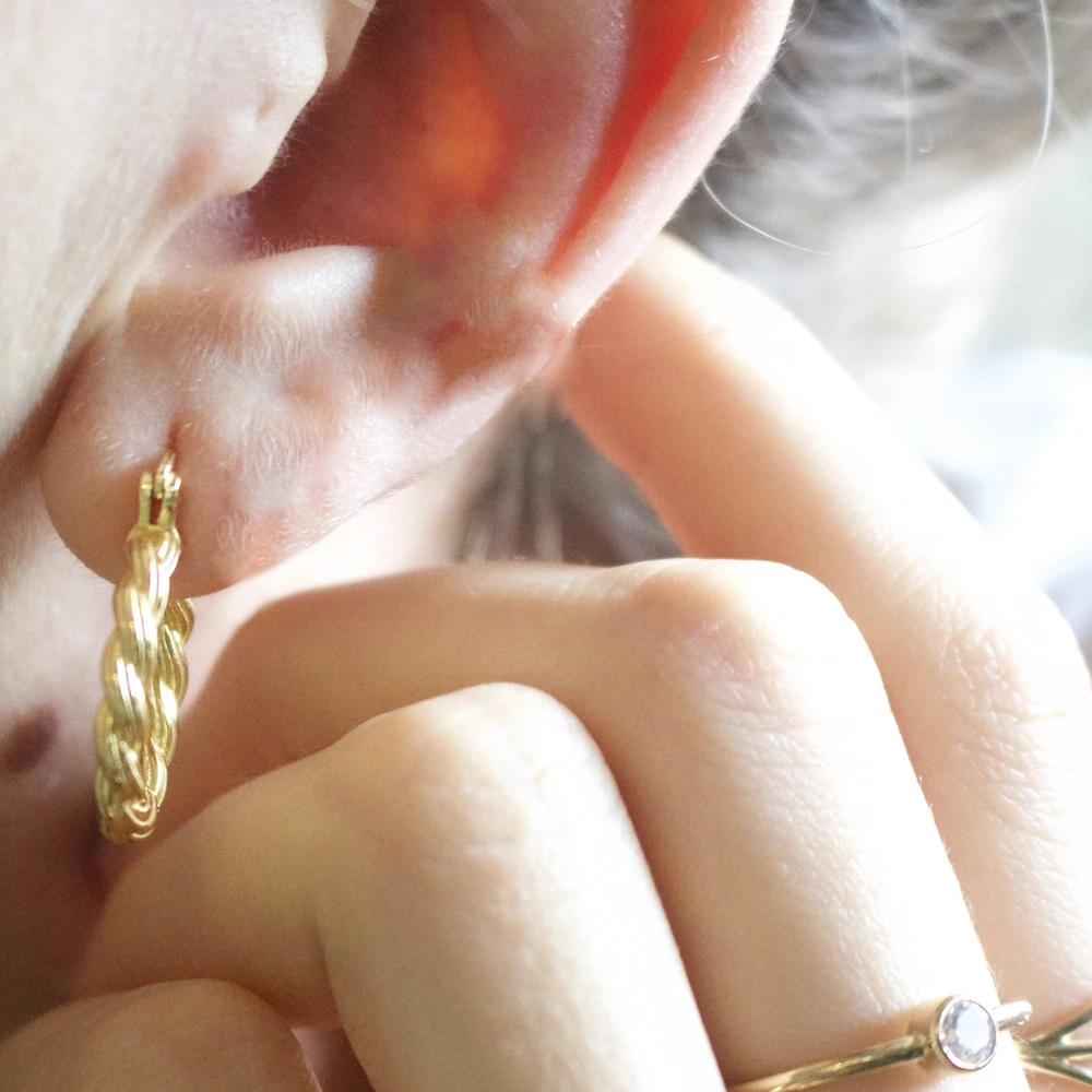 Novel Twisty Design Hoop Earrings for Women Sterling Silver Luxury Ear Accessories Delicate Gorgeous Party Jewelry