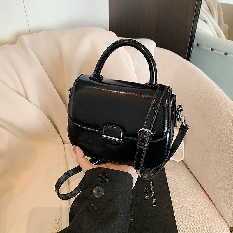 Premium Texture Retro Bag Women's 2025 New Fashion Versatile Messenger Bag Super Fire Portable Small Square Bag Small Bag