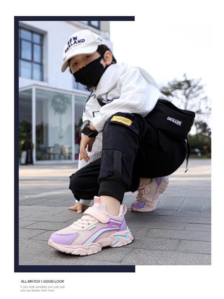 Кроссовки детские из дышащей сетки весна/осень 2024 г.: Спортивная обувь для девочек и мальчиков с полым дизайном для детей среднего и большого роста.