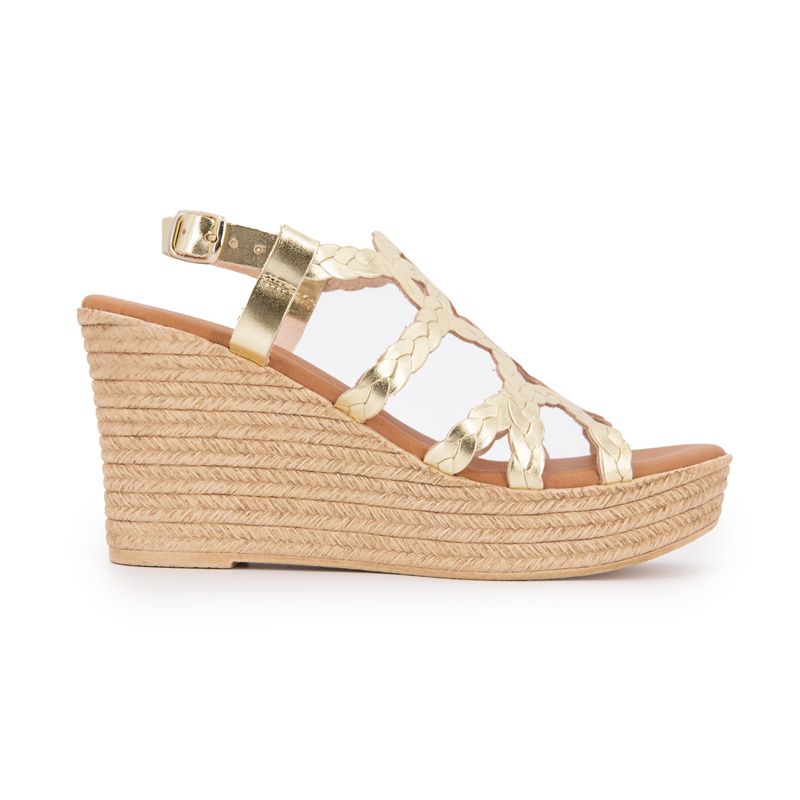 Женские плетеные босоножки на танкетке с золотистой пряжкой CARLA TORTOSA