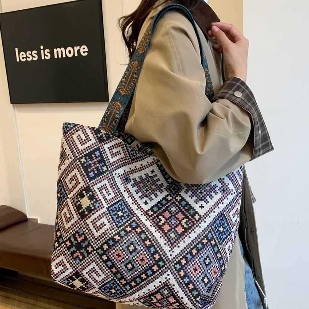 2025 новая сумка подмышку в отпускном стиле, на плечо, нишевая мода, простой темперамент, универсальная женская сумка