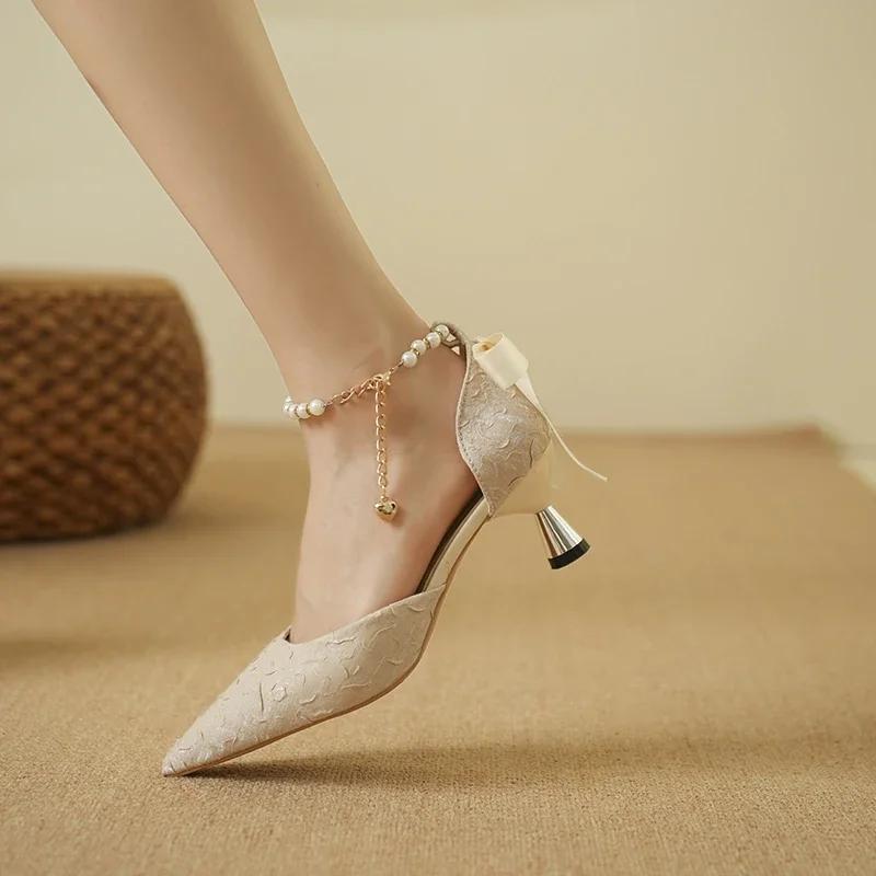 Модные элегантные женские туфли с французским жемчугом на маленьком высоком каблуке с острым носком, новинка 2024 года, осенние туфли в свежем стиле с бантом