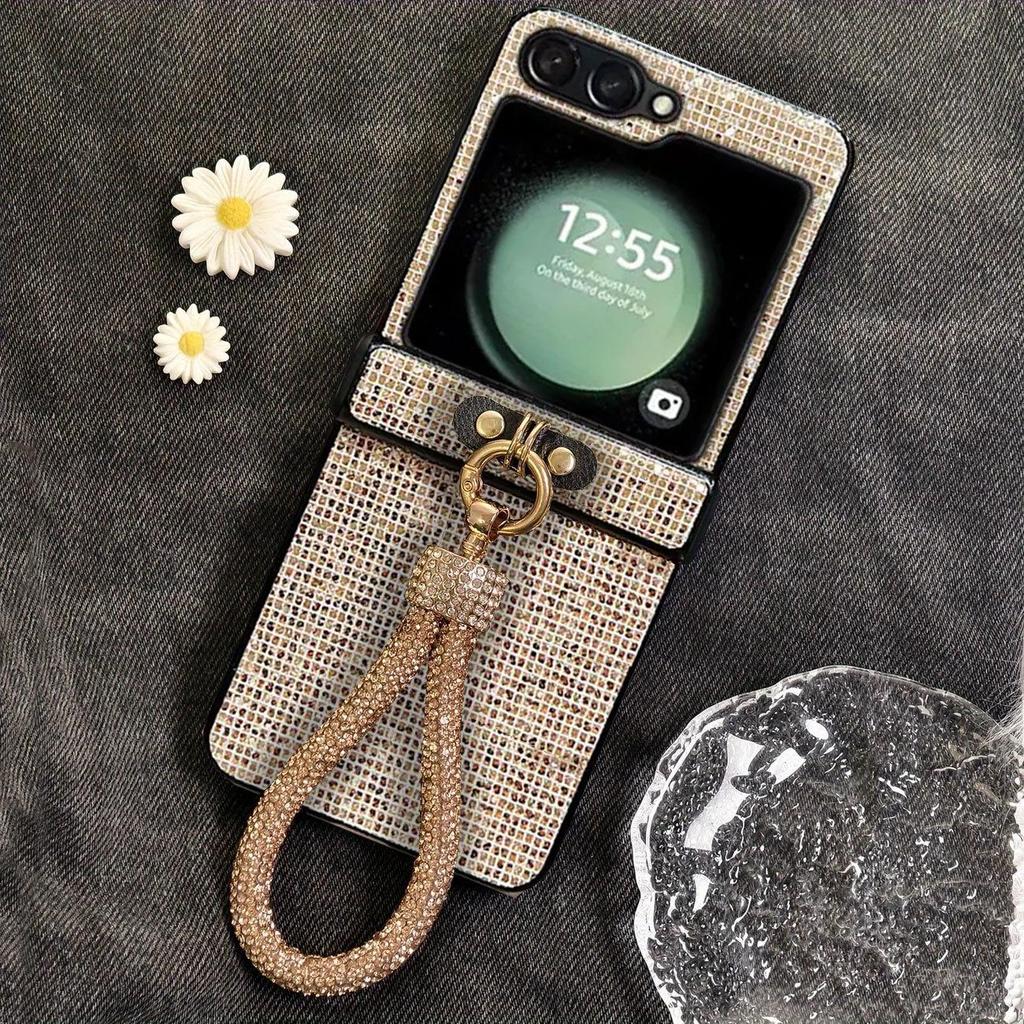 Защитный чехол-шнурок со стразами для Samsung Z Flip7 с полным покрытием и интегрированным шарниром