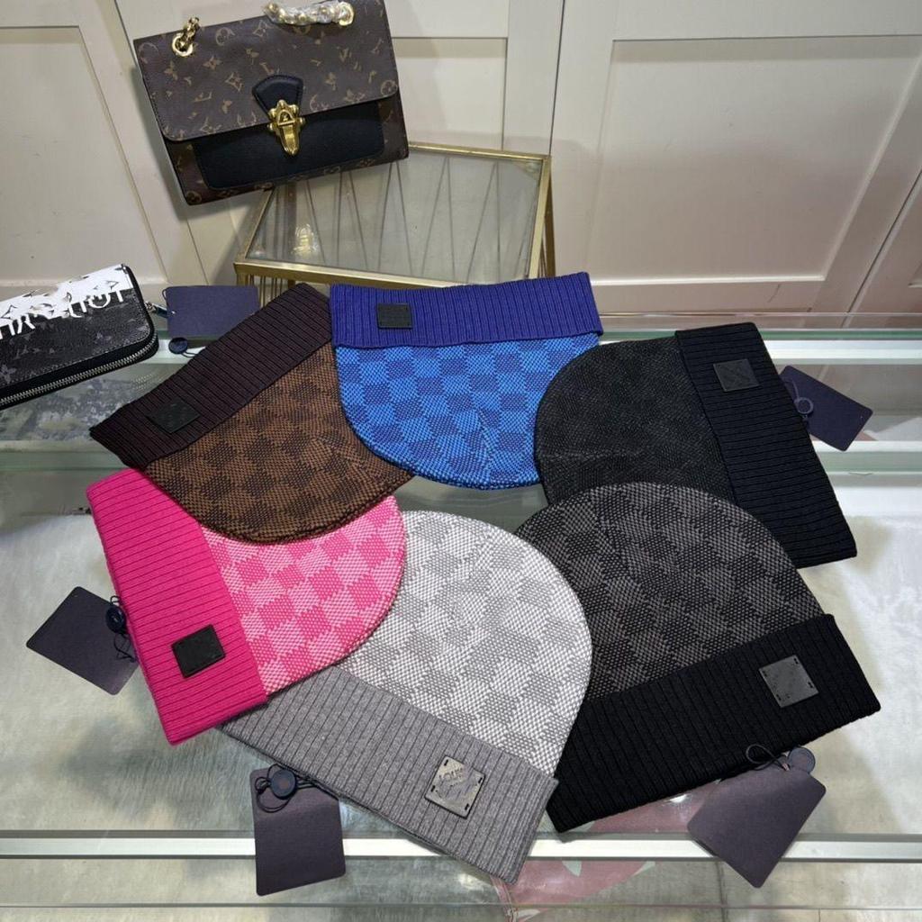 Осенне-зимняя вязаная шапка-бини с подвернутым краем в мелкую клетку: Классическая, универсальная, непродуваемая модная шапка