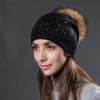 Жемчужная вязаная шапка с бриллиантами и бабочкой, женская зимняя меховая шапка с шариком енота, теплый универсальный пуловер, шапка