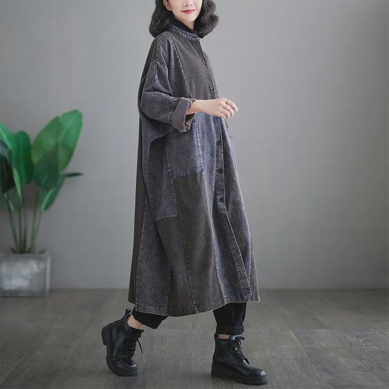 Женская свободная джинсовая ветровка с контрастной строчкой - стираная, средней длины, стиль весна/осень
