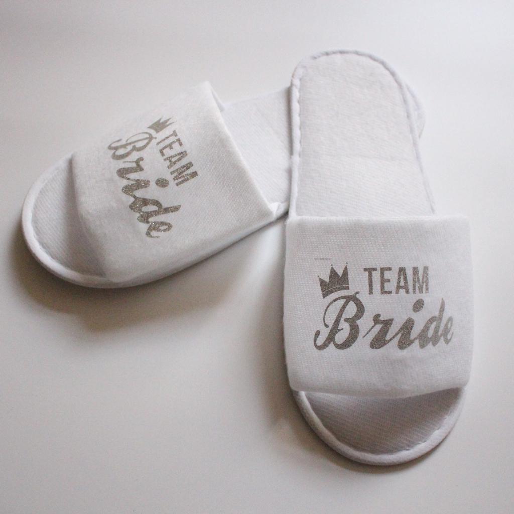 Fashion Wholesale Bride Shower Bride Wedding Decoration Bridesmaid Hen Party Spa Soft Slippers Ladies Bachelorette Party Supplies Gift