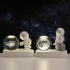 Межграничный ночник для астронавта: Хрустальный шар «Звездное небо» со светящимся основанием - Идеальный праздничный сувенир и украшение для рабочего стола.