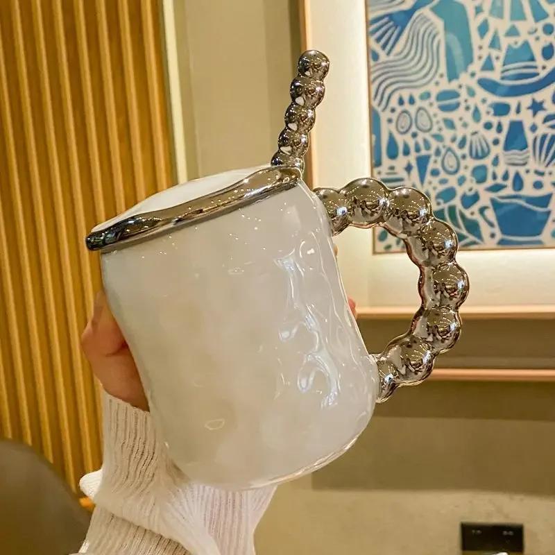 Утолщенная керамическая чашка Premium Feel Mark Cup с крышкой-ложкой, идеальная офисная чашка для девочек, идеальная чашка для питья для дома, кружки для кофе и воды