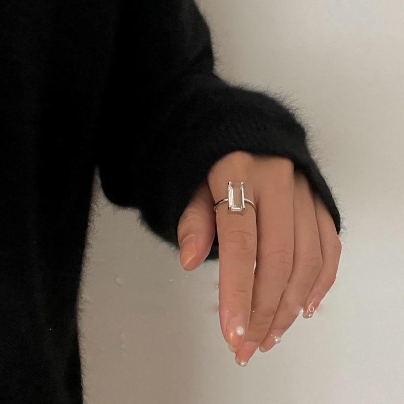 Вдохновленный дизайн Новое прозрачное прямоугольное отверстие Регулируемое кольцо Французская роскошь Женское банкетное обручальное ювелирное изделие