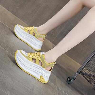 Модные римские сандалии женские 2025 новые полые дышащие толстая подошва с увеличением высоты дизайн нишевые повседневные модные папины кроссовки