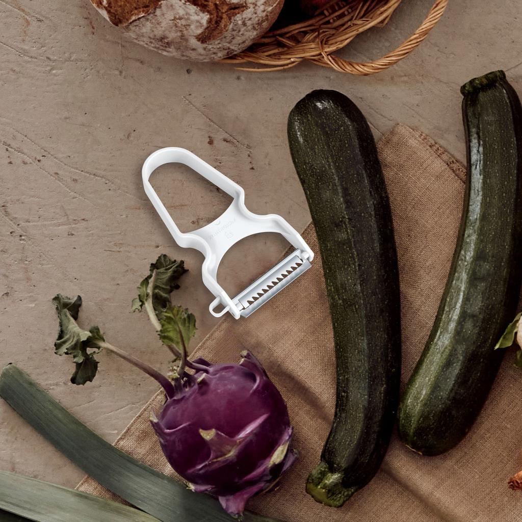 Овощечистка VICTORINOX RAPID с бачком может использоваться для всего: от очистки мягких фруктов до твердых продуктов. Овощечистка, нарезка соломкой, съемник, 10,9 см, соломка, белая,