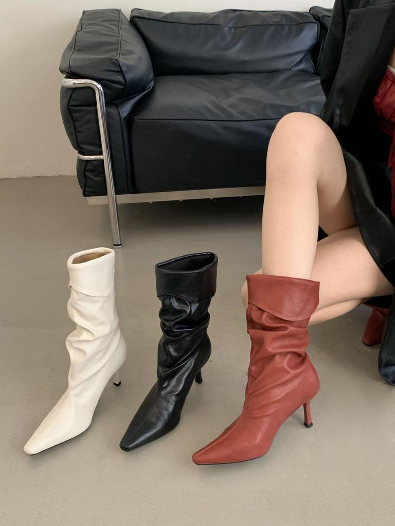 2025 Autumn and Winter New Fashion Retro Short Boots Korean Version Stiletto Sleeve Short Boots Pleated Martin Boots