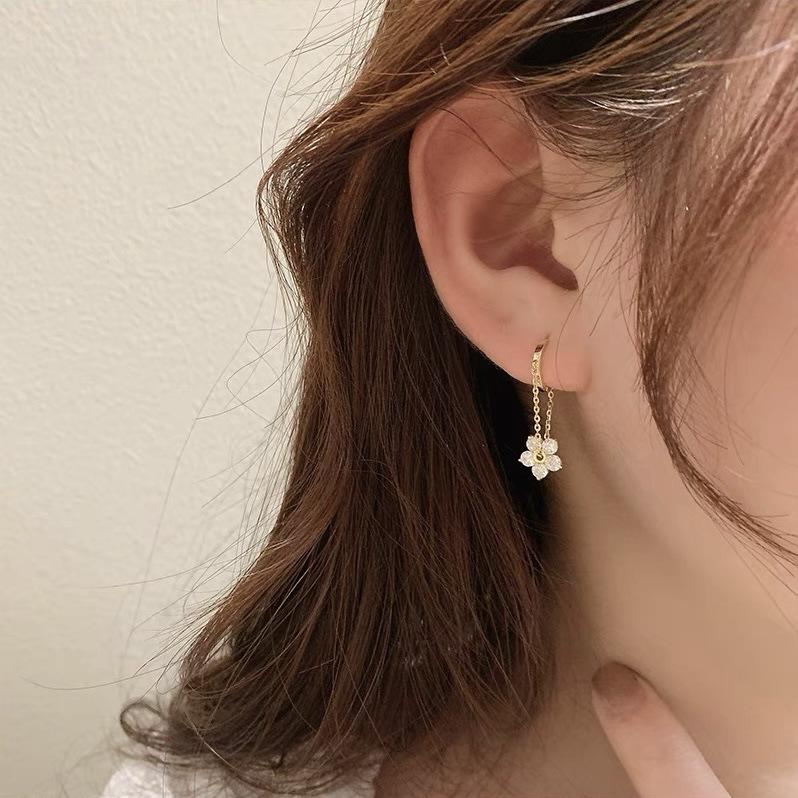 Chain Flower Ear Buckle Women's Small Exquisite Ins Fashion Temperament Small Fresh Earrings