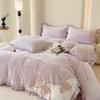 Утолщенный теплый комплект постельного белья из молочного бархата с кружевом из кораллового флиса - Уютный антистатический дизайн для осени/зимы