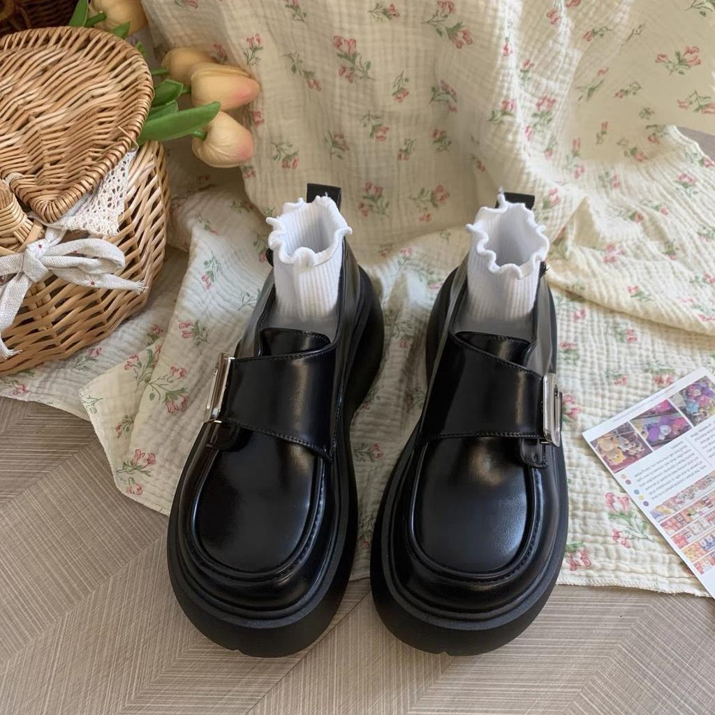 Британский стиль черные лоферы на платформе-маффине женские 2025 новые ретро увеличивающие рост на липучке одинарные туфли маленькие кожаные туфли женские