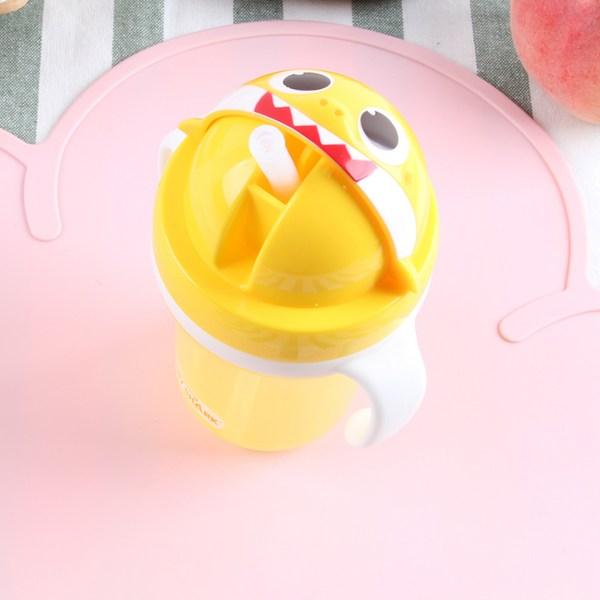 Соломенная бутылочка для воды Izoum Baby Shark 3D, 300 мл, 1 шт.