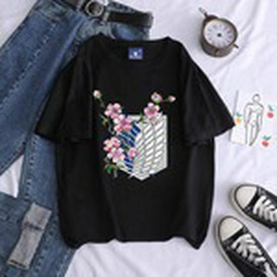 Футболка цвета карамели с логотипом Attack on Titan