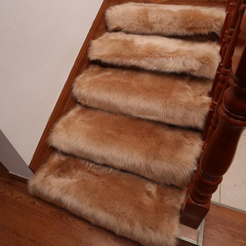 Плюшевые противоскользящие накладки на ступени из искусственной шерсти