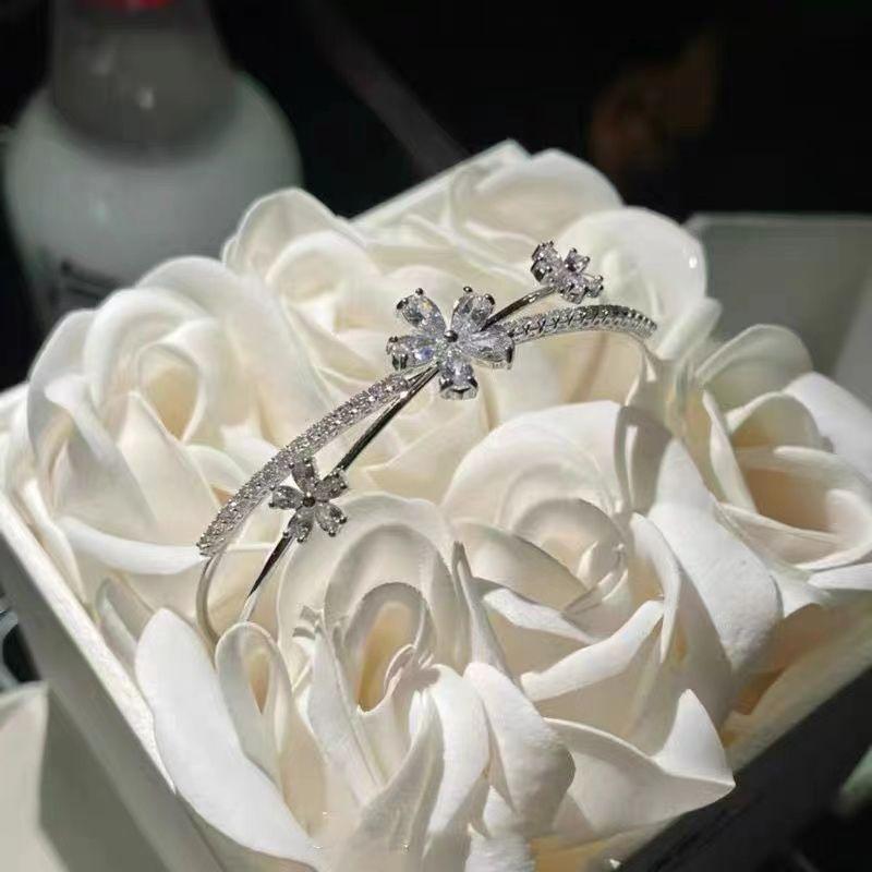 Новый женский браслет для нижнего белья с серебряной и бриллиантовой инкрустацией, отверстием в виде скрещенных цветов, нишевым дизайном и браслетом A Sense of Girlfriends