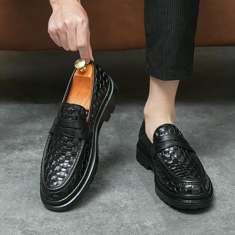 Fashion British Style Men's Genuine Leather Shoes Massage Soles Casual Shoes High-quality Men's Formal Shoes Versatile Loafers