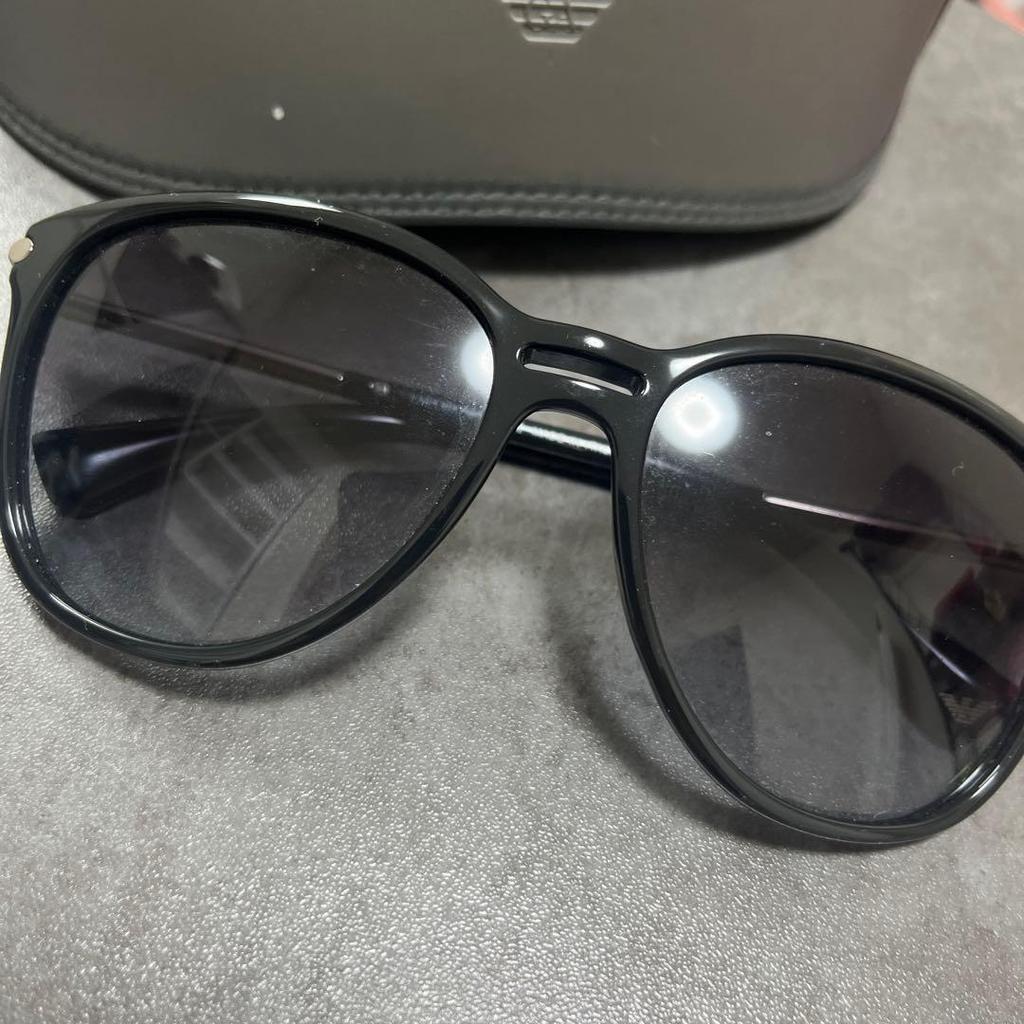 Б/у Оригинал Солнцезащитные очки Emporio Armani черные с чехлом