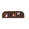 Louis Vuitton Корея Лимитированная Традиционная Цветочная Иллюстрация Золотые Металлические Аксессуары Монограмма Покрытый Холст Клатч Женский клатч Коричневый Светло-Розовый GI1504