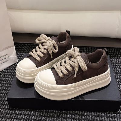 Повседневные туфли-хлебцы женские осень 2025 на толстой подошве для увеличения роста маленькие повседневные белые туфли повседневные спортивные кеды женские