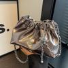 Трендовая дизайнерская женская сумка-ведро на цепочке через плечо и кроссбоди 2023