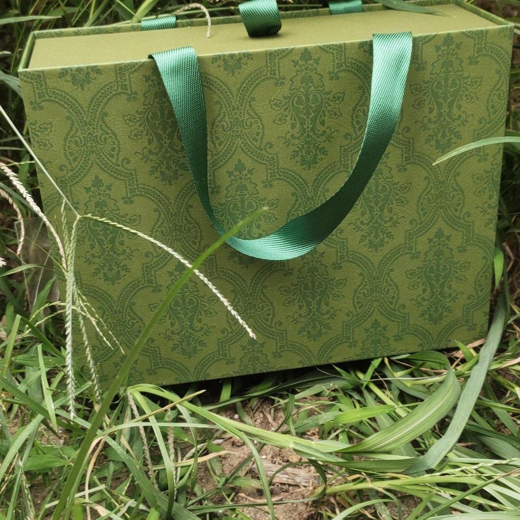 Silk Scarf Gift Box for Elders, Mom, Teachers - Perfect Mid-Autumn Festival Souvenir with Suzhou Touch