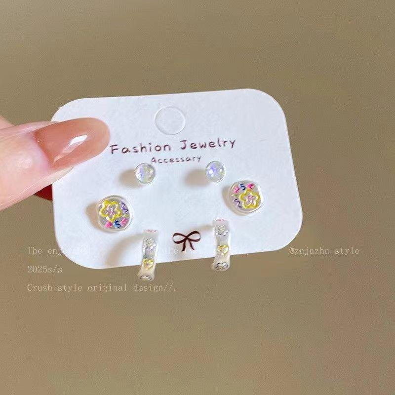 «Очаровательные серебряные серьги-бабочки с иголками — нежный, изысканный и свежий дизайн»