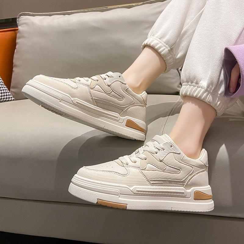 Новая весенняя корейская версия маленьких белых туфель, студенток, повседневная обувь для уличной стрельбы, женская обувь на толстой подошве, удлиняющая женскую обувь